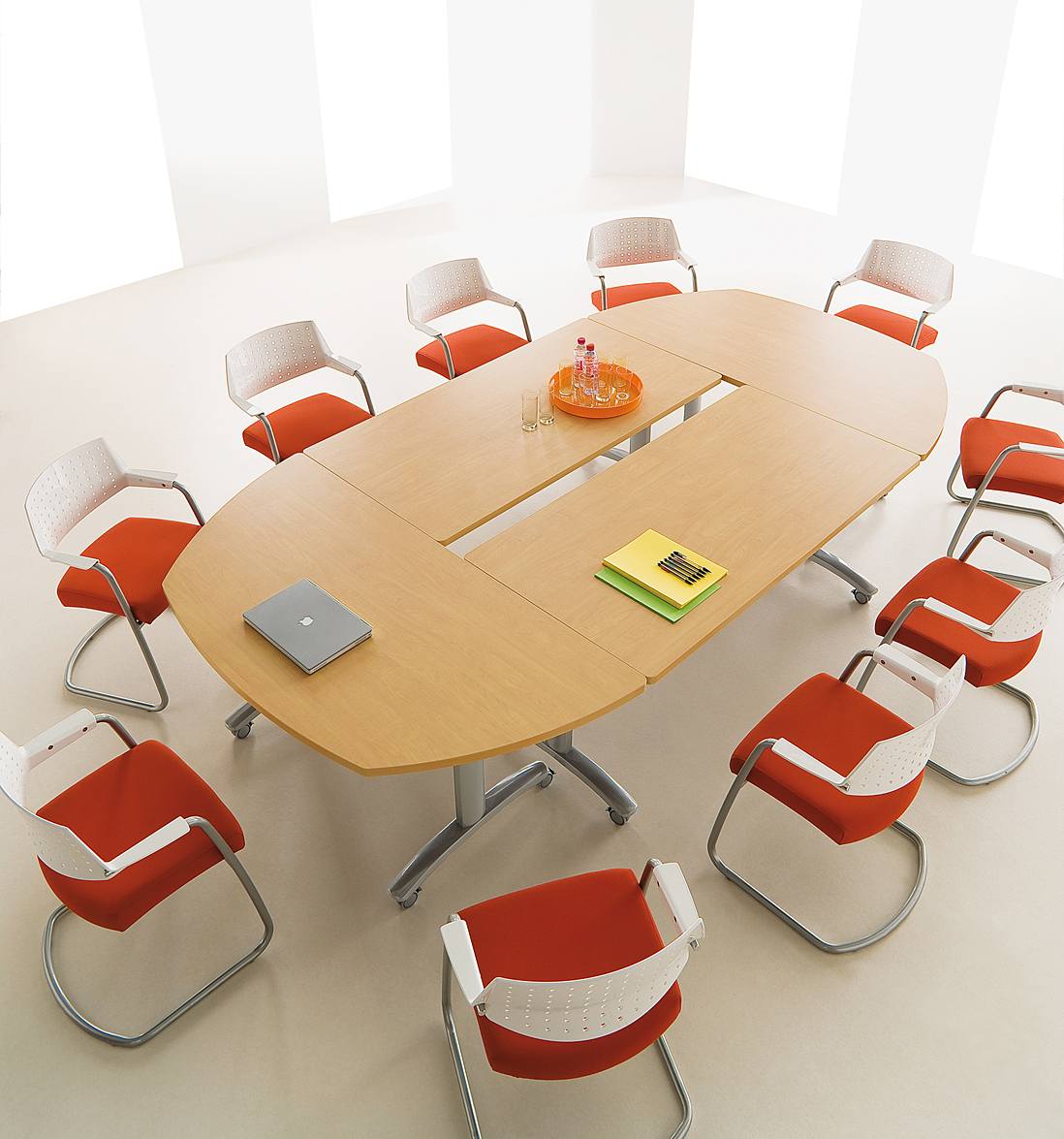 Pratiques et robustes, les tables rabattables améliorent la modularitéde vos espaces et facilitent l...